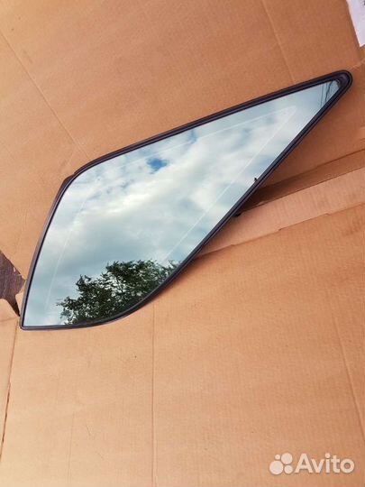 Стекло кузовное заднее правое Lexus RX300