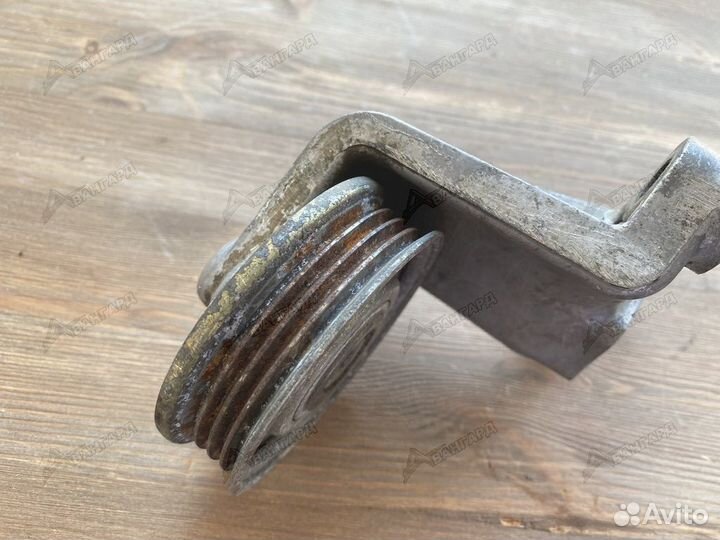 Кронштейн натяжителя руч. ремня Mitsubishi Diamant