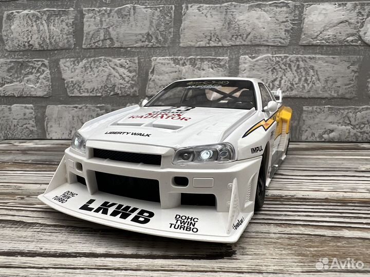 Модель автомобиля Nissan Skyline GT-R R34 1:24