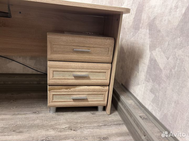 Компьютерный стол