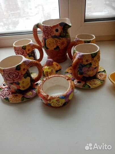 Кружки и пепельница