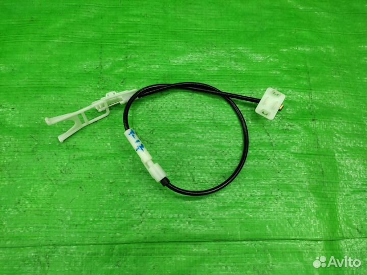 Трос открывания багажника зад. Volkswagen Touareg