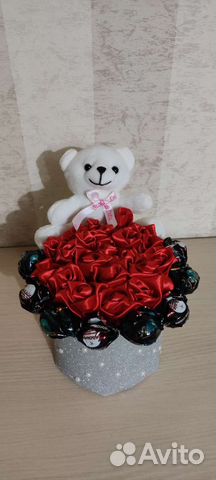 Букеты из цветов, мягких игрушек, конфет