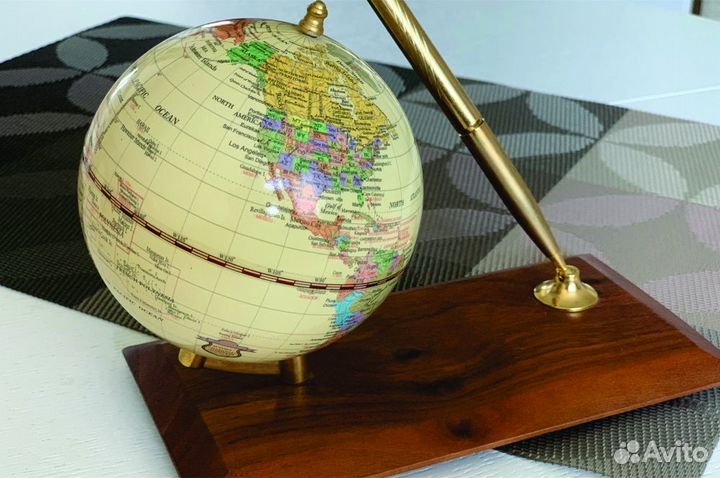 Настольный набор с глобусом и ручкой