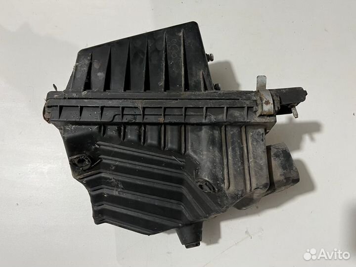 Корпус воздушного фильтра Nissan Maxima A32