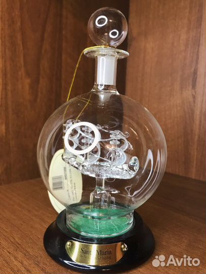 Стеклянная статуэтка
