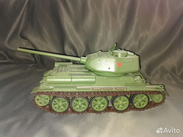 Сборная модель танка Т-34-85, металл, от eaglemoss