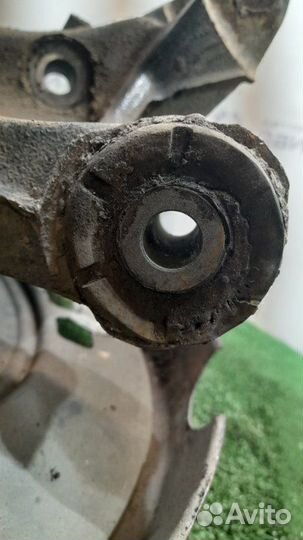 Кулак поворотный задний правый Volkswagen Touareg