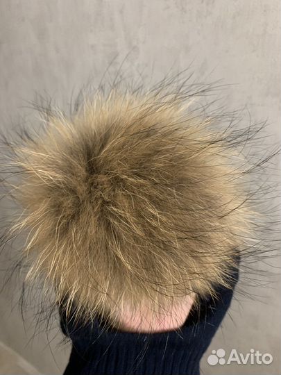 Шапка шлем с натуральным помпоном