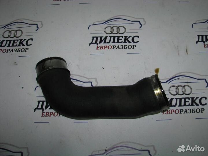 Патрубок интеркулера VW Tiguan 2007-2011