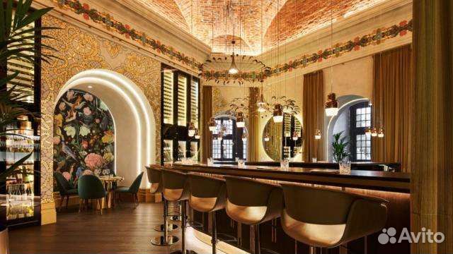 Официант в ресторан