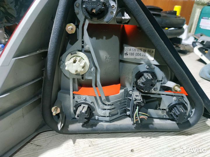 Задний правый фонарь Мерседес R170 slk