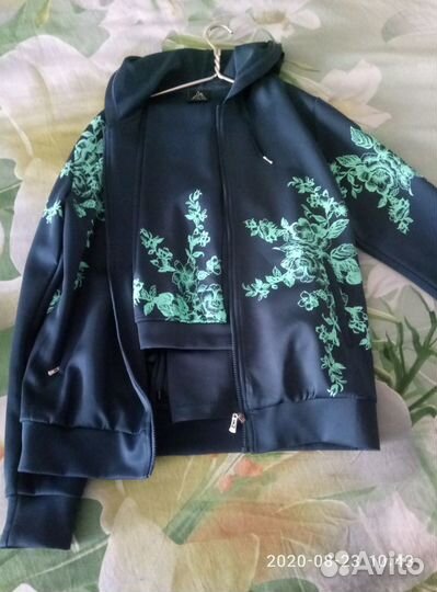 Спортиный костюм женский