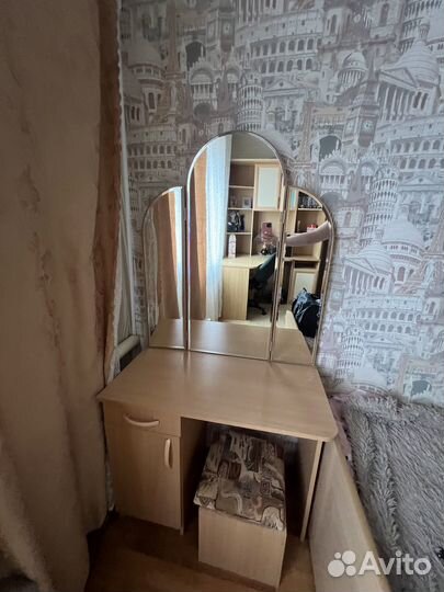 Шкаф,стол,туалетный столик,тумбочка