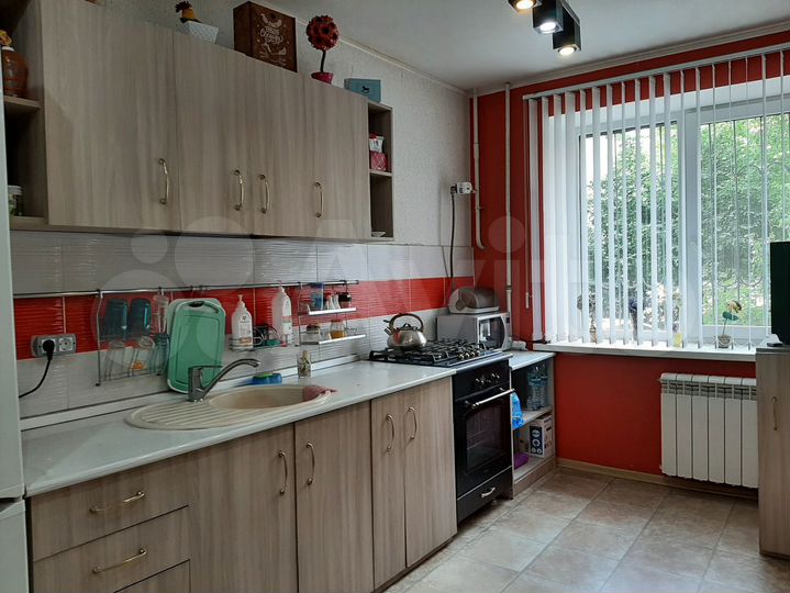 3-к. квартира, 80 м², 1/10 эт.