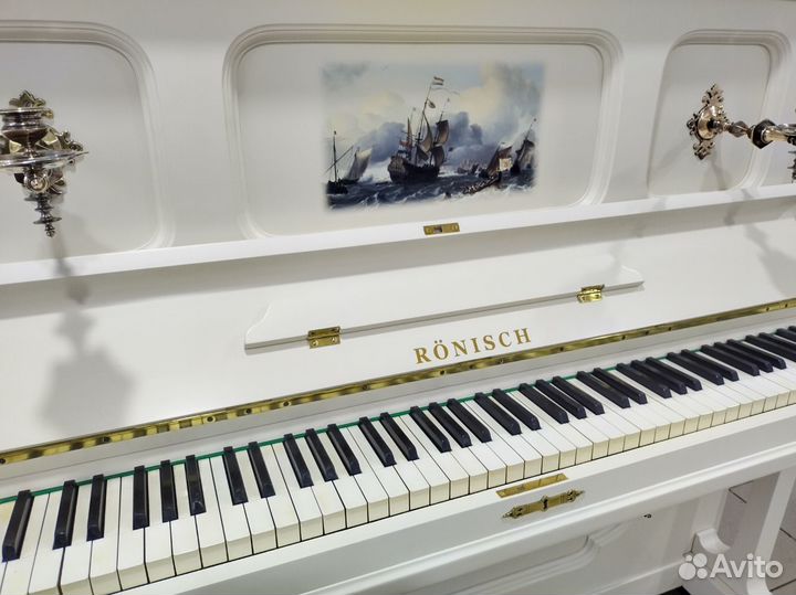 Белое пианино Ronisch