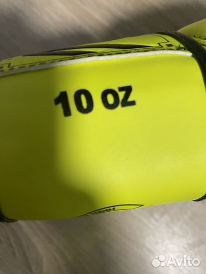 Боксерские перчатки 10 oz venum