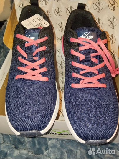 Кроссовки женские 39 размер