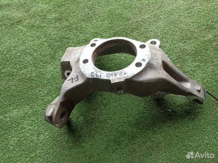 Поворотный кулак передний левый Nissan Teana J32