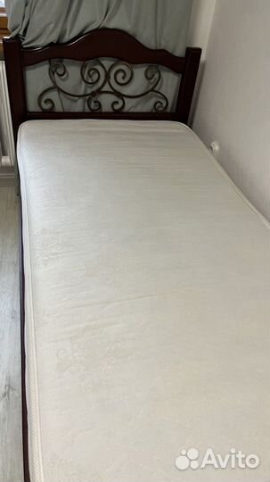 Кровать с матрасом 90*200