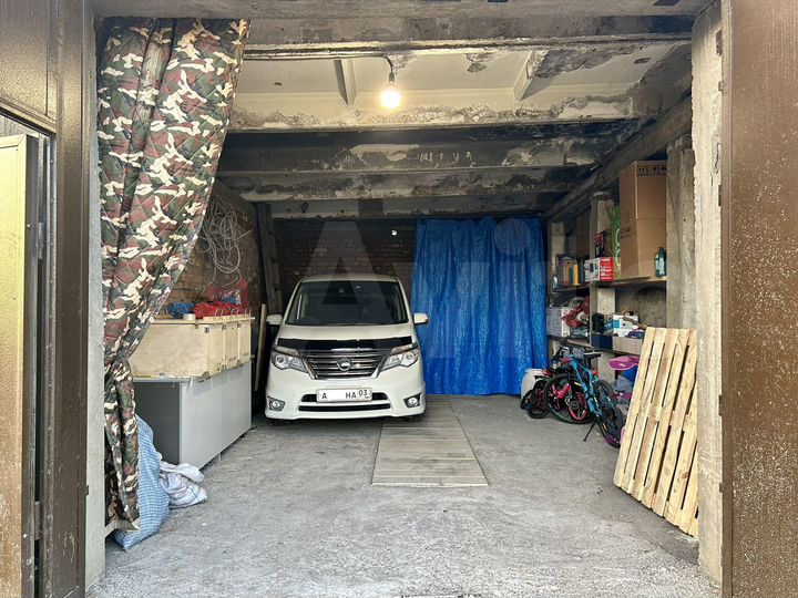 Гараж, > 30 м²