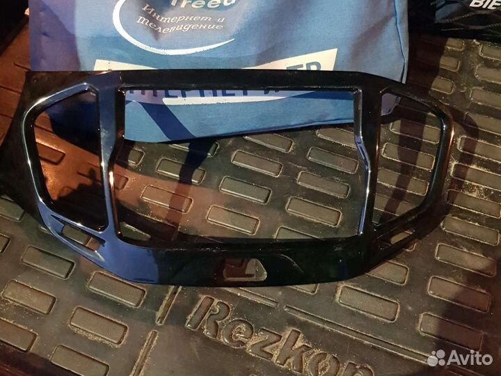 Рамка для 2 din магнитолы Лада vesta