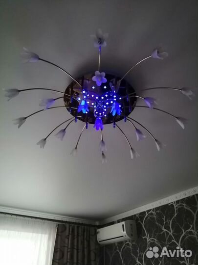 Продам люстру