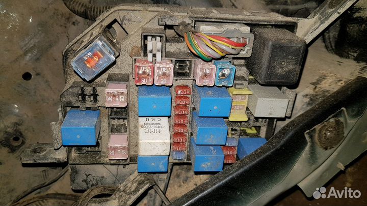 Блок предохранителей Hyundai Accent