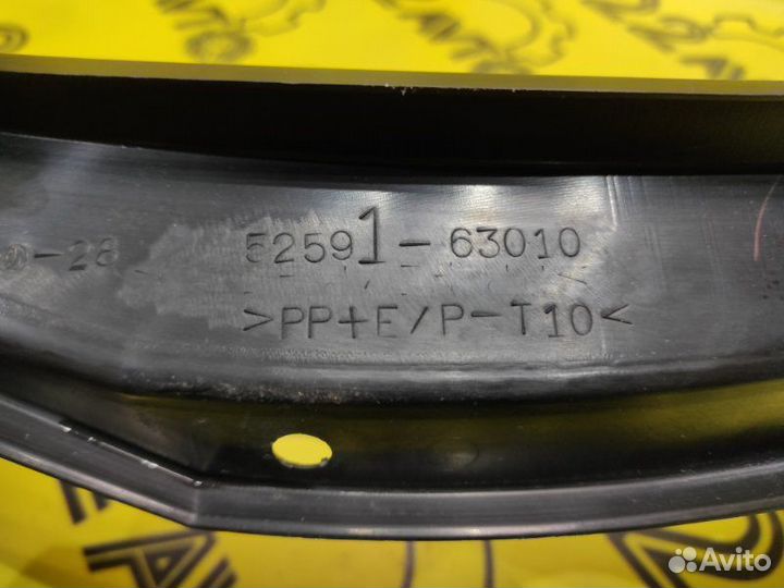 Подкрылок задний правый Toyota Opa ZCT10 1ZZ-FE