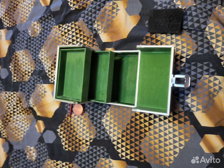 Бьются кейс для косметики