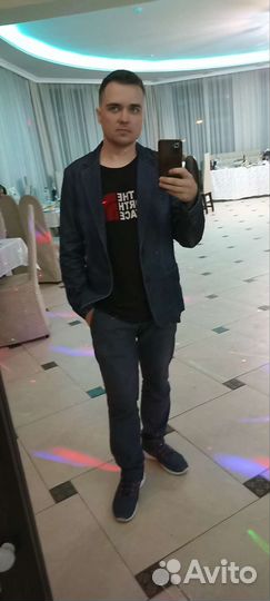 Ведущий, певец, скрипач, диджей