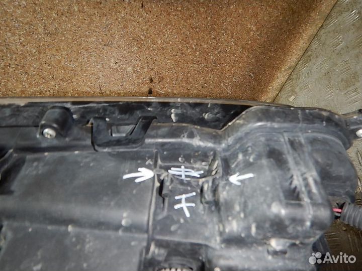 Фара противотуманная левая Lexus LX450d/LX570