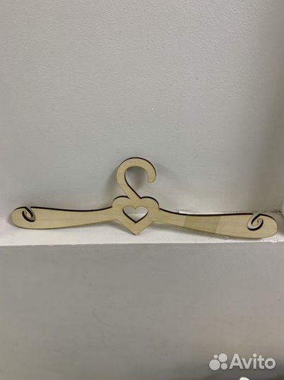 Буквы Love и Mr&Mrs, вешалки для молодожён