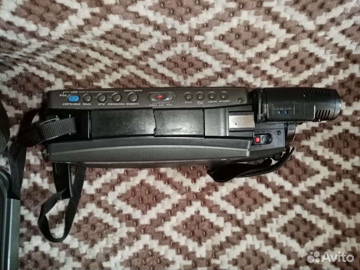 Видеокамера hitachi VM-3900 ES