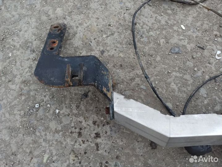 Фаркоп Toyota Land Cruiser 200 1VD 2016