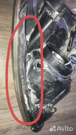 Правая фара Toyota Wish 2004