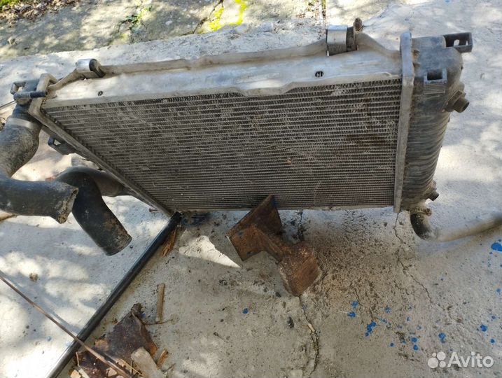 Радиатор на Мерседес 124