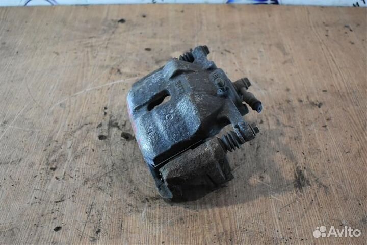 Суппорт передний левый Nissan Qashqai 1 поколение