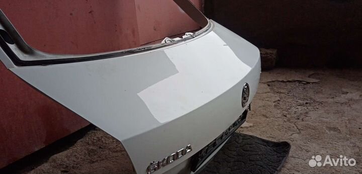 Крышка багажника skoda rapid