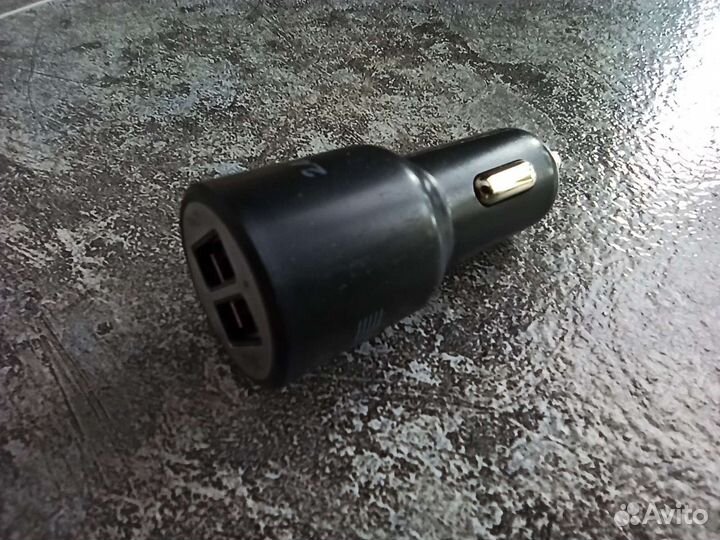 Автомобильное зарядное устройство для телефона
