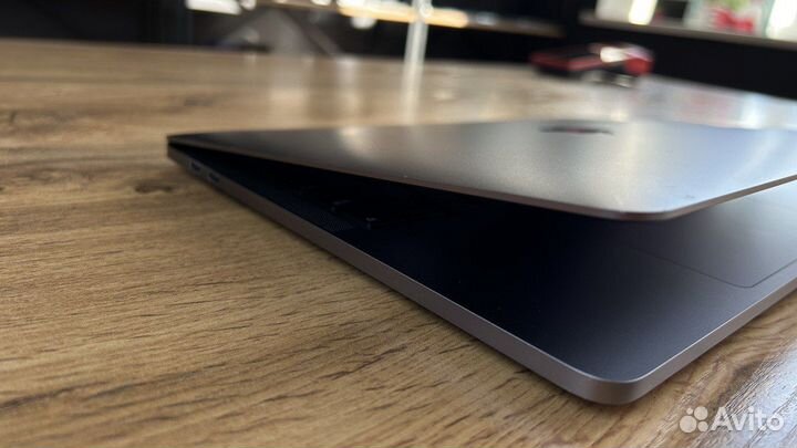 MacBook Pro 2020 16/512 space gray