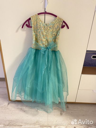 Очень красивое Платье для девочки 5,6,7 лет