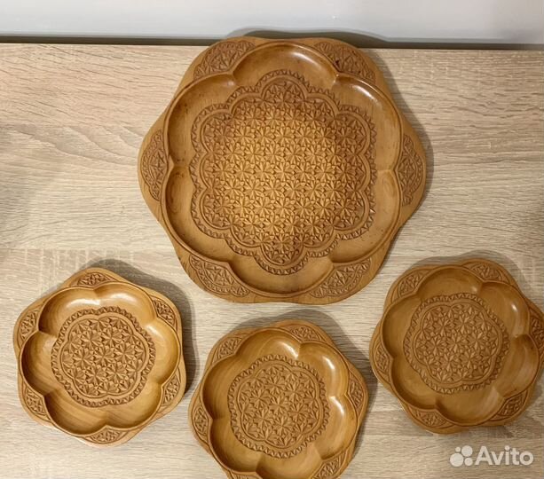 Набор декоративных тарелок из кедра