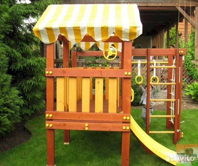 Детская площадка для игры на даче