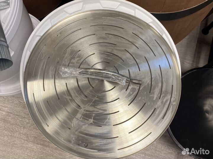 Фальш дно, щелевое сито, на ножках куб 37 литров