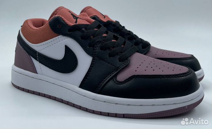 Кроссовки женские