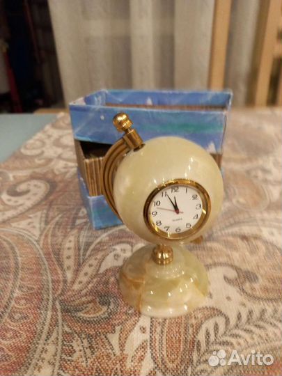 Настольные часы Глобус из Оникса