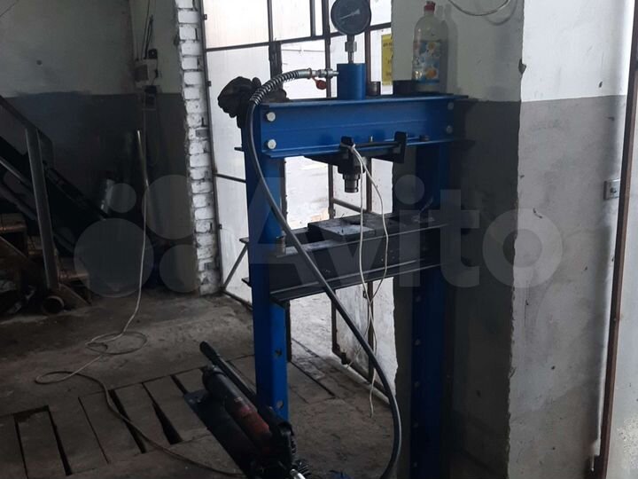 Гараж, > 30 м²