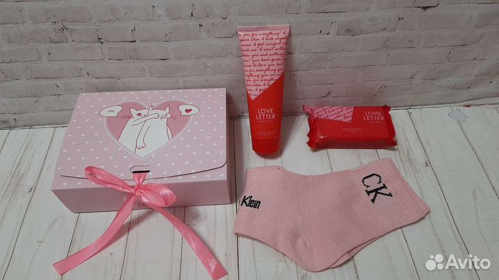 Подарочные наборы женские. Носочки,гель для душа