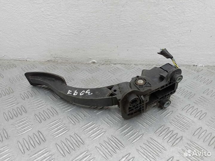 Педаль газа Mitsubishi Outlander XL MN101544